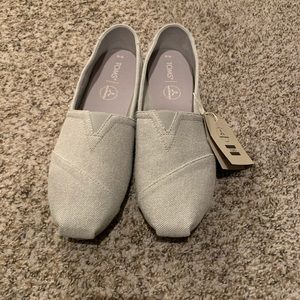 Toms Womens shoes size 10 new